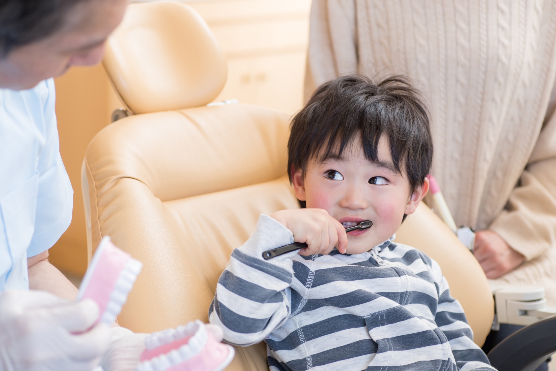 子どもが歯を磨く姿